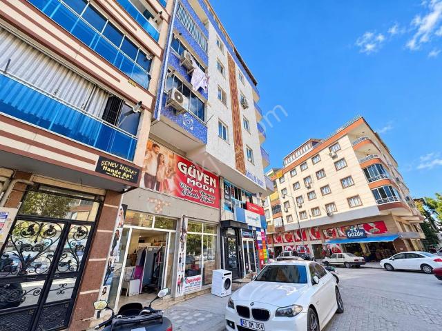 Muradiye Eski Girişte 2+1 Kapalı Mutfak Ara Kat Cam Balkonlu