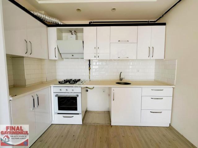Muradiye Pazaryeri Cadde Üzerinde Kiralık 2+1 Daire