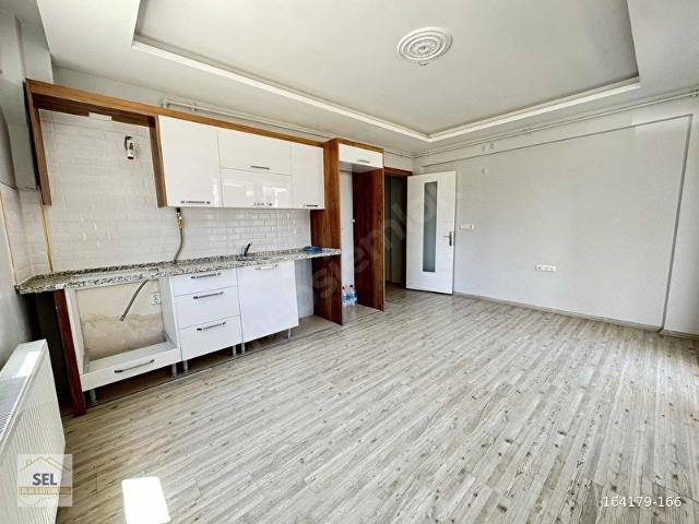 MURADİYE MERKEZDE SİTE İÇİ OTOPARKLI KİRALIK DAİRE