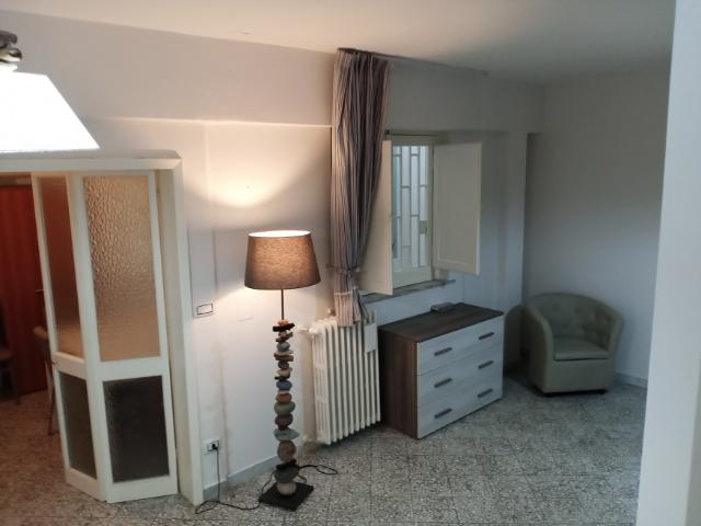 Murat – Via Roberto da Bari – Monolocale Arredato