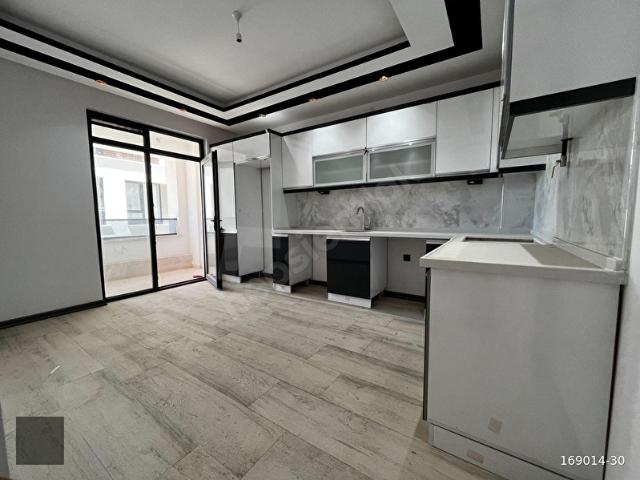 MURAT KÖLECİ GAYRİMENKULBİRLİK CAD. YAKINI EBEVEYN BANYOLU,Z.ISITMA 3+1 LÜKS DAİRE