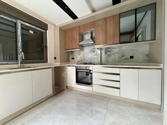Muratpaşada Sıfır 3+1 Daire Kapalı Mutfak_otoparklı