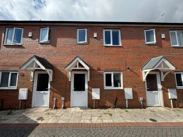 Muriel Gardens, Nottingham, Nottinghamshire NG6, 2 bed terraced house to rent, £925 pcm | PrimeLocation