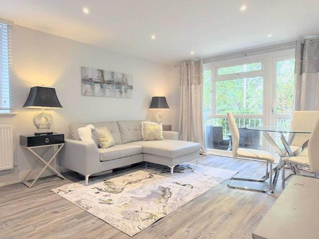 Murray Avenue, Bromley, Bills Included BR1, 3 bed flat to rent, £3,000 pcm | PrimeLocation