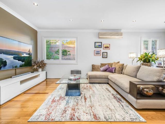 Murray Farm Catchment | 652X City Express & 635 to Metro | Walk to Coonara Village