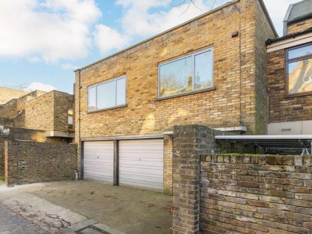 Murray Mews, London NW1 2 bed flat to rent £11,917 pcm £2,750 pw