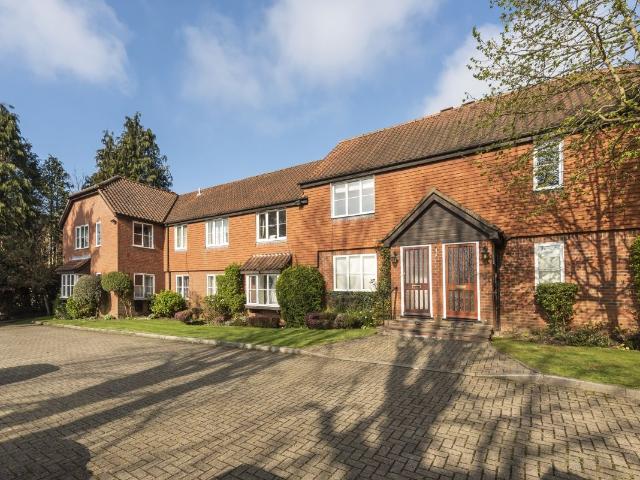 Murray Road, Northwood HA6, 2 bed flat to rent, £1,900 pcm | PrimeLocation
