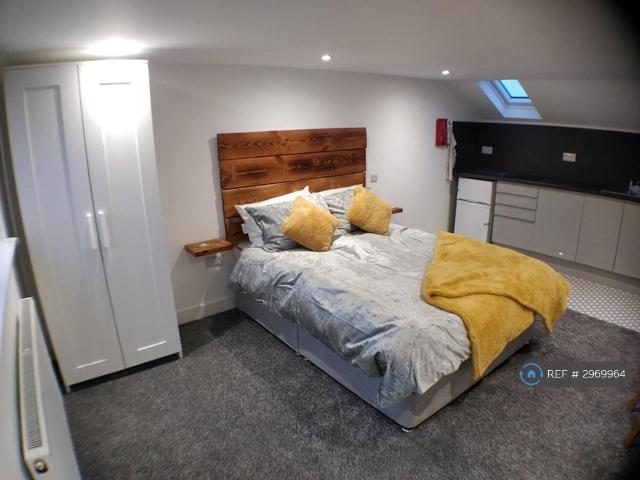 Murray Road, Rugby, CV21 1 bed in a house share to rent £750 pcm £173 pw