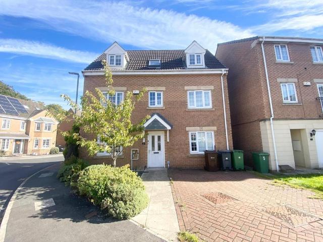 Murray Way, Leeds, West Yorkshire. 4 bed house to rent £1,550 pcm £358 pw