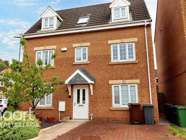 Murray Way 4 bed detached house to rent £1,800 pcm £415 pw