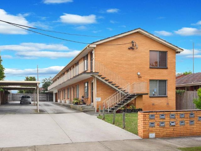 MURRUMBEENA Comfortable Two Bedroom Apartment in a Convenient Location