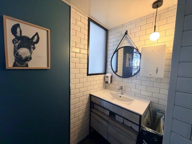 Murs Commerciaux /Professionnels Et Appartement 248m² Gabarret