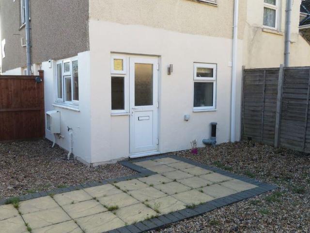 Murston Road, Sittingbourne ME10, 1 bed flat to rent, £800 pcm | PrimeLocation