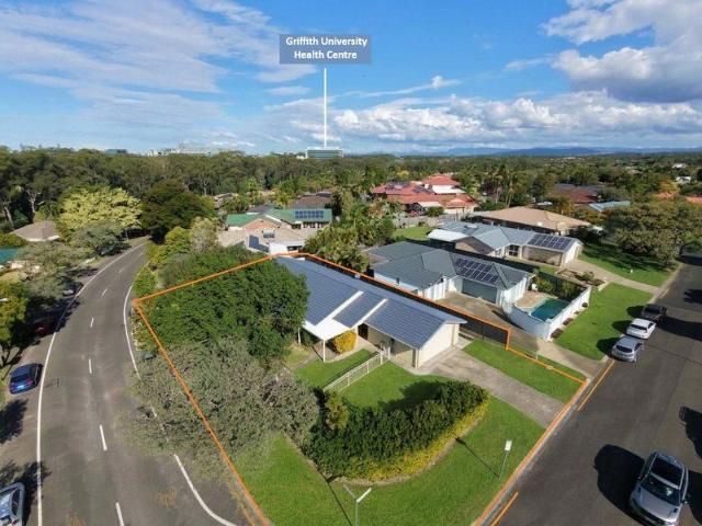 MUST BE SOLD Stunning Renovated 4Bedroom Home on 725m² Corner Block Also Known as 1 Ballybunion Drive
