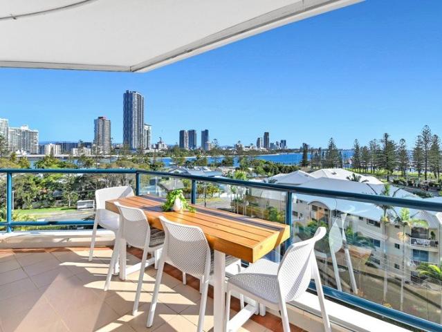 MUST BE SOLD Prestige, Space & Spectacular Panoramic Views by Day and Night