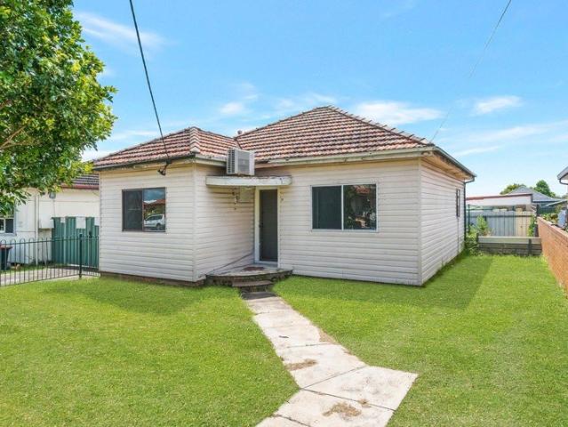 MUST BE SOLD! PRIME R3 ZONED DEVELOPMENT OPPORTUNITY