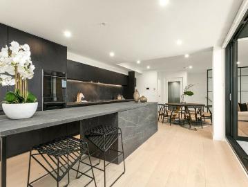 Must Inspect: Luxurious Skyhome in Vibrant Collingwood