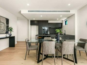 Must Inspect: Luxurious Skyhome in Vibrant Collingwood
