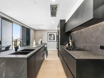 Must Inspect: Luxurious Skyhome in Vibrant Collingwood