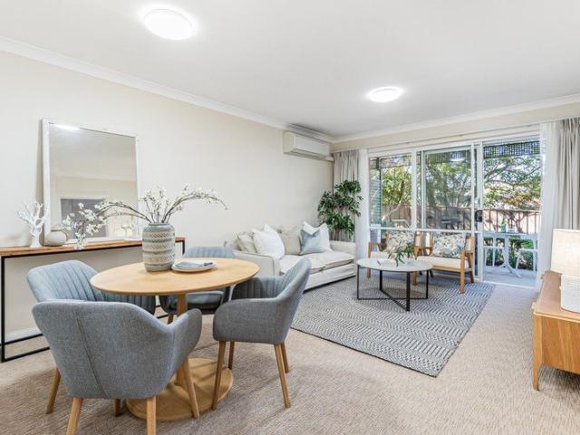 Must see! 2 bedroom gardenside alfresco
