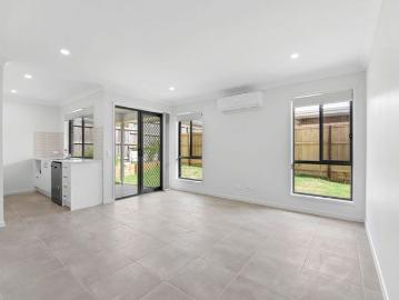 MUST SEE, 3 BEDROOM HOME IN A PRIME LOCATION !
