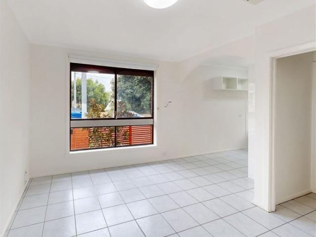 Must see villa unit in great location