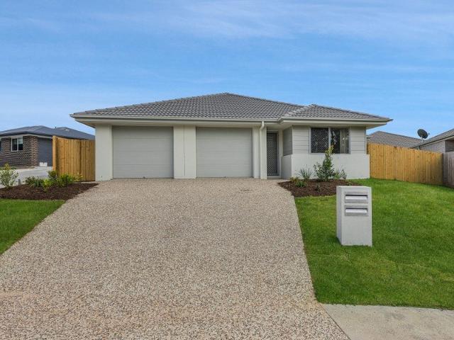 MUST SEE, LOVELY TWO BEDROOM DUPLEX!