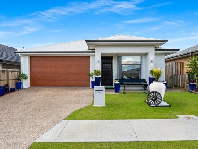 MUST SEE REFINED FAMILY LIVING IN THE HEART OF COVELLA