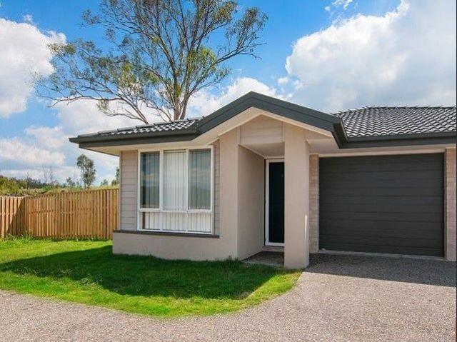 MUST SEE, SPACIOUS 4 BEDROOM DUPLEX WITH LARGE YARD!