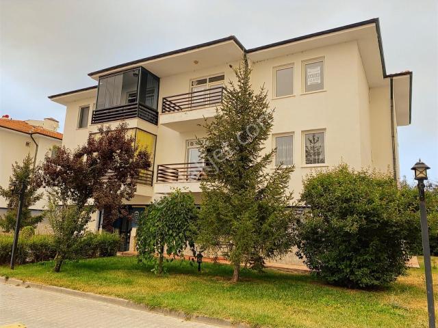 Mustafa Yılmaz'dan Orta Mh. Ova Evlerinde 2+1 Satılık Daire