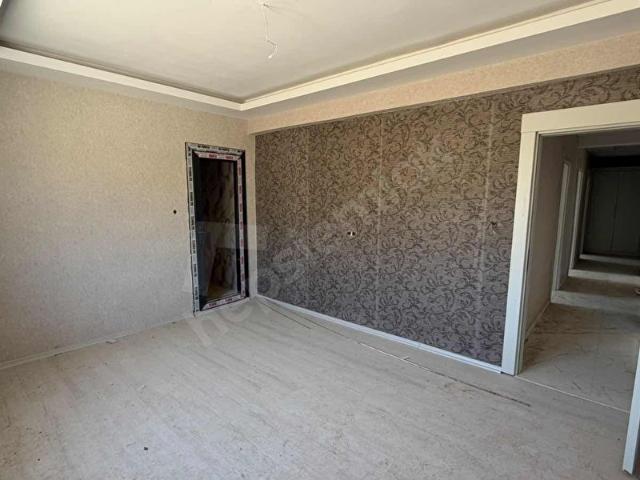 MUSTAFABEYDEN ABDULHAMİTHANDA SATILIK UYGUN FİYATLI 3.5+1 DAİRE