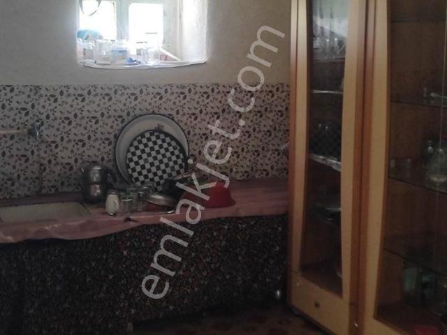 Mustafakemalpaşa Nın Orman Köyünde 440m2 Bahçeli 2 Katlı Eski Köy Evi