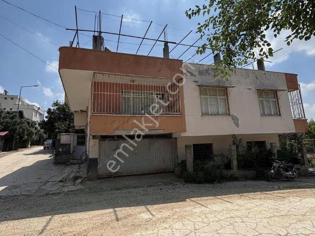 Müstakil867 Metrekare Bahçeli Köşe Başı Satılık