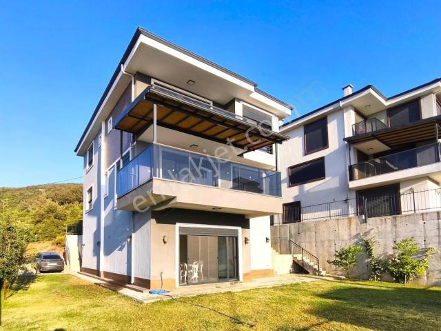 Müstakil Deniz Manzaralı 5+2 Villa