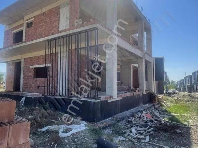 Müstakil Geniş Bahçeli Şömine Barbekü Lüks Akıllı 4+1 Villa