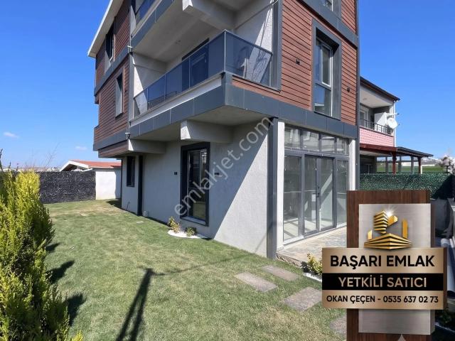 Müstakil Geniş Bahçeli Verandalı Deniz Manzaralı Villa