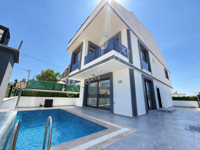 Müstakil Havuzlu Geniş Bahçeli 3+1 Sıfır Villa