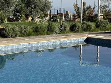 Müstakil Havuzlu Taş Villa