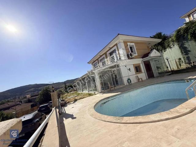 Mustakil Havuzlu Villa