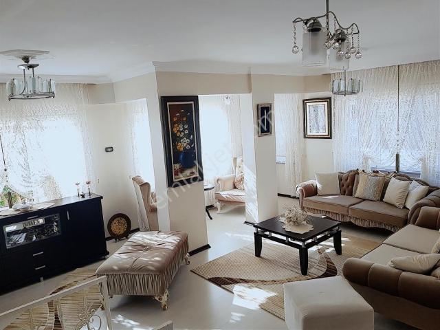 Müstakil Havuzlu 4 Katlı Villa