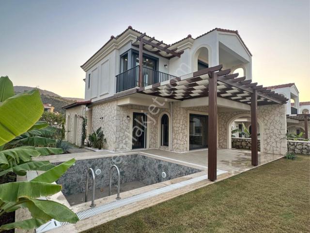 Müstakil Özel Havuzlu 4+1 Lüks Satılık Villa!