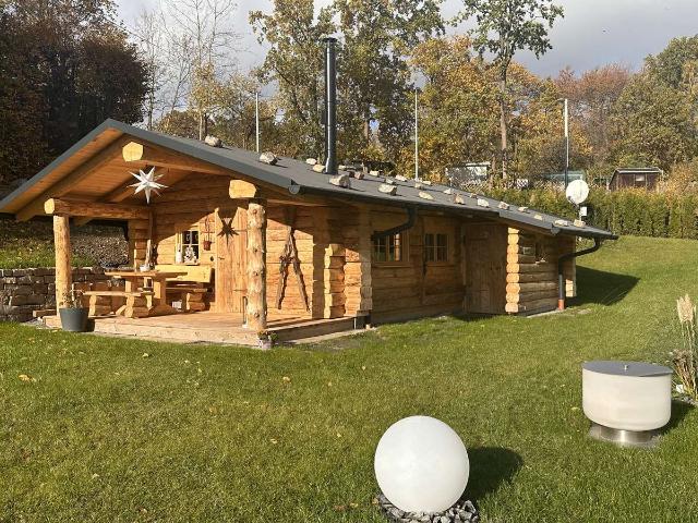 MUSTERHAUS Skihütte Wochenendhaus Gartenlaube Vollholzstämme, Handarbeit
