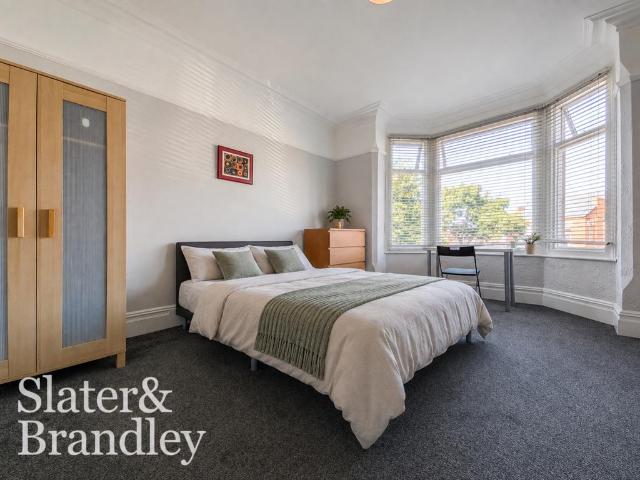 Musters Road, West Bridgford. 3 bed flat to rent £1,195 pcm £276 pw