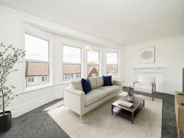Muswell Hill Broadway, London N10 2 bed flat to rent £2,000 pcm £462 pw