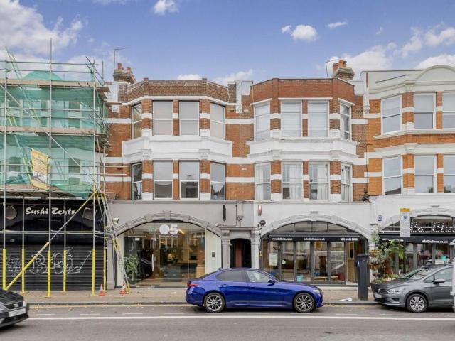 Muswell Hill Broadway, London N10 2 bed flat to rent £2,000 pcm £462 pw