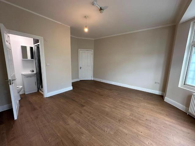 Muswell Hill Broadway, London 7 bed house to rent £6,750 pcm £1,558 pw