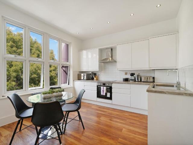 Muswell Hill Broadway, Muswell Hill N10, 2 bed flat to rent, £2,500 pcm | PrimeLocation