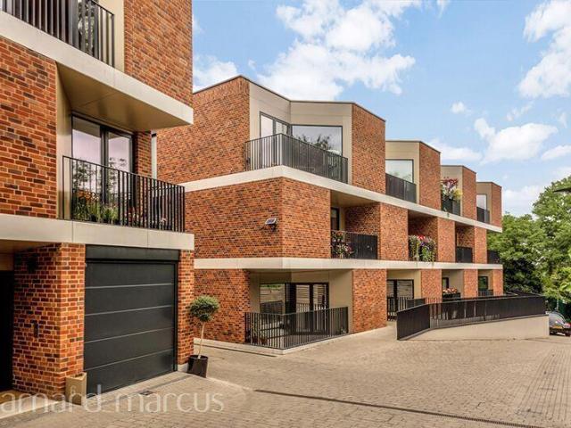 Muswell Hill Broadway, Muswell Hill 3 bed apartment to rent £3,500 pcm £808 pw
