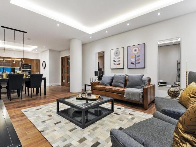 Muswell Hill London N10 2 bed flat to rent £3,120 pcm £720 pw