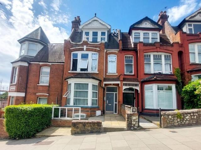 Muswell Hill, London, N10 Studio to rent £1,325 pcm £306 pw